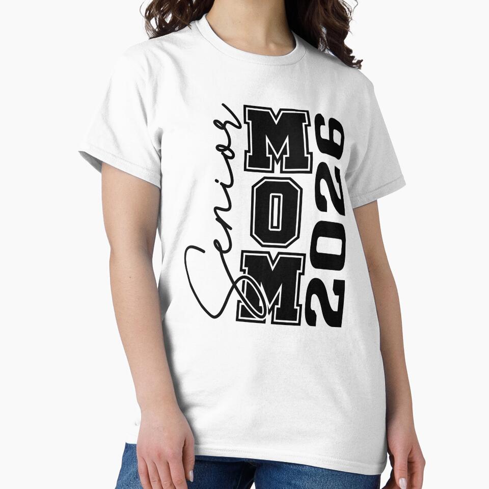 Senior Mom 2026 shirt,Gift for Proud Mom High School Senior T-shirt classique by PrintMod